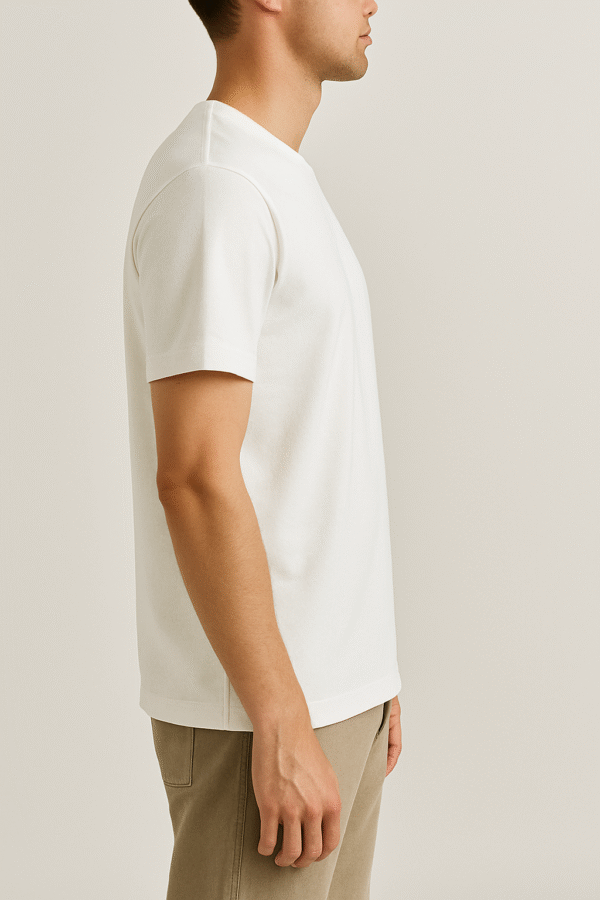 T-shirt jersey Blanc r en coton bio, certifié Oeko-Tex 100 Composition 100 % coton . Coupe contemporaine . Type de col rond . Certifié Oeko-Tex 100