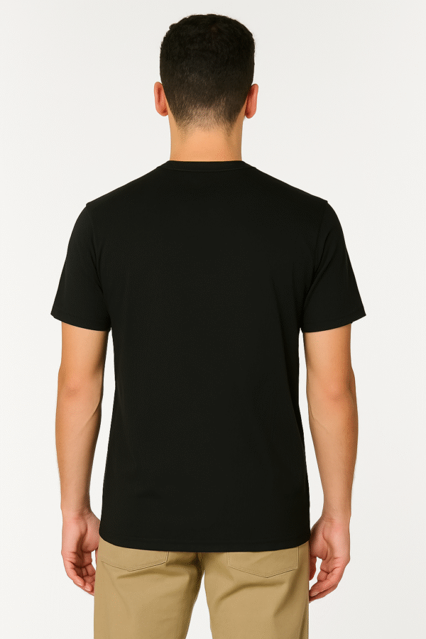 T-shirt jersey Noir en coton bio, certifié Oeko-Tex 100 Composition 100 % coton . Coupe contemporaine . Type de col rond . Certifié Oeko-Tex 100