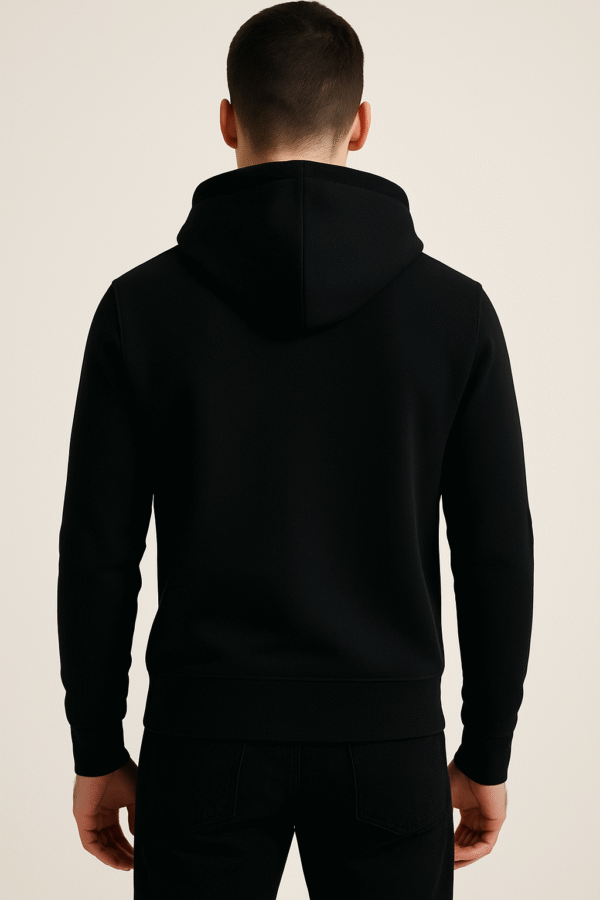 Sweat-shirt Noir à capuche en coton certifié RCS https://outrageroyal.com/categorie-produit/sweat-shirt-homme/sweat-a-capuche/