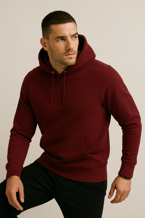Sweat-shirt à capuche en coton éthique durable et polyester recyclé de chez Outrage-Royal https://outrageroyal.com/categorie-produit/sweat-shirt-homme/sweat-a-capuche/