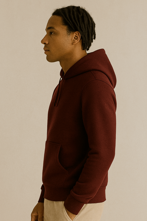 Sweat-shirt à capuche en coton éthique durable et polyester recyclé de chez Outrage-Royal https://outrageroyal.com/categorie-produit/sweat-shirt-homme/sweat-a-capuche/