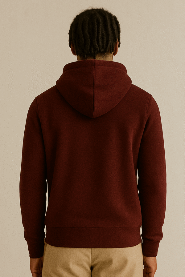 Sweat-shirt à capuche en coton éthique durable et polyester recyclé de chez Outrage-Royal https://outrageroyal.com/categorie-produit/sweat-shirt-homme/sweat-a-capuche/