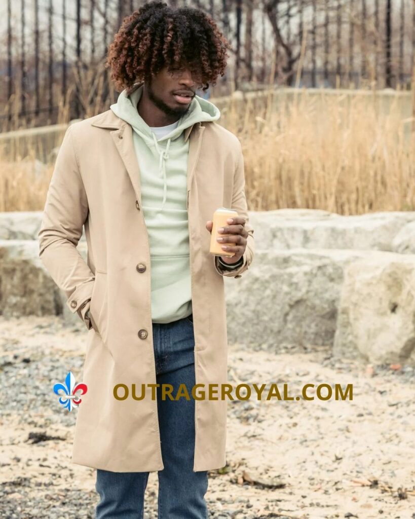 Découvrez comment porter un sweat à capuche tout en restant élégant pour des soirées chics ou au bureau. Inspirez-vous de nos combinaisons stylées pour hommes ! https://outrageroyal.com/