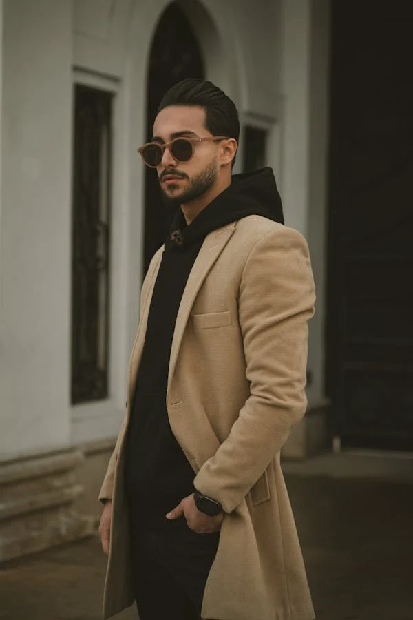 L'élégance & l'homme moderne.
